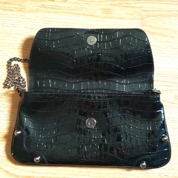 Brand New Guess clutch/shoulder bag with chain - Picture 4 of 9